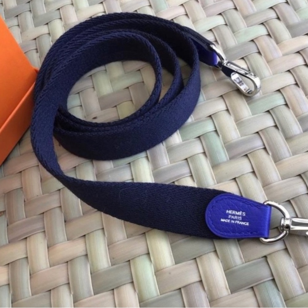 *SOLD* Blue Hermes TPM Evelyne Handbag - Picture 5 of 8